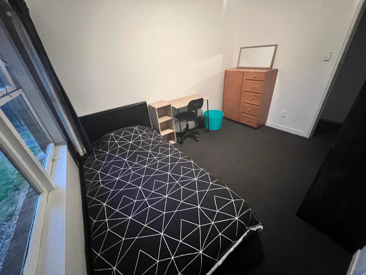 Single Room #1 Or #3 - Homestay Family Home - No Breakfast Hamilton Esterno foto