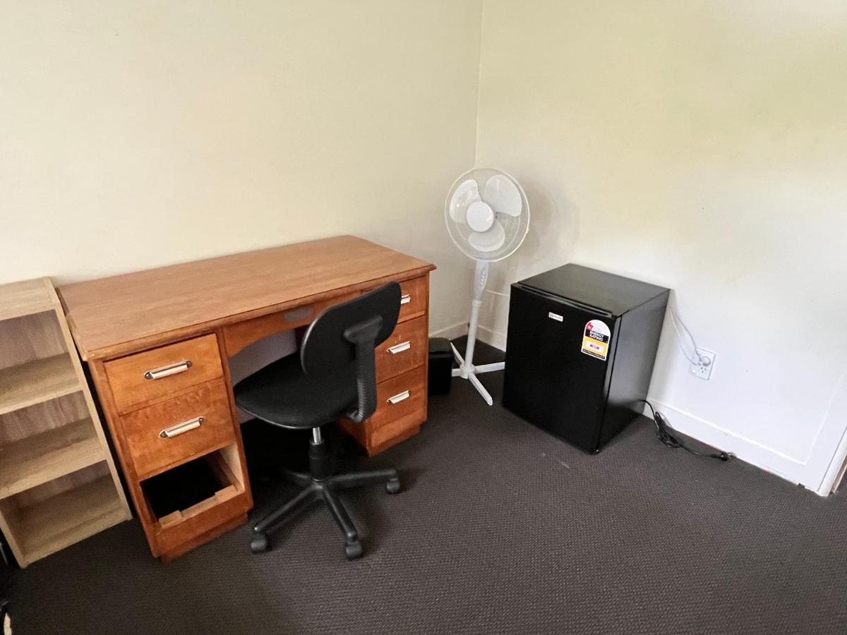 Single Room #1 Or #3 - Homestay Family Home - No Breakfast Hamilton Esterno foto