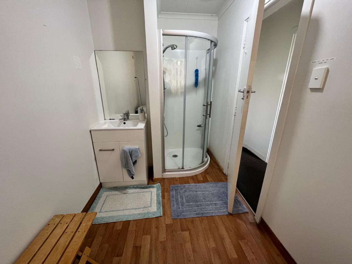 Single Room #1 Or #3 - Homestay Family Home - No Breakfast Hamilton Esterno foto